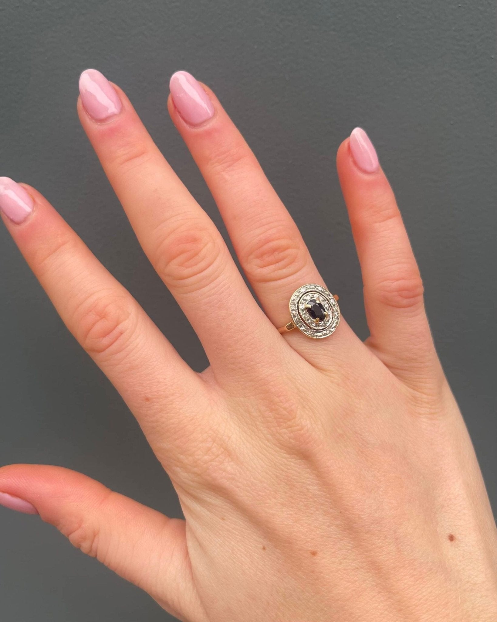 Bague Marguerite style Art - Déco Saphir 0.60 carat & Diamants "Lali" - Elliade Paris