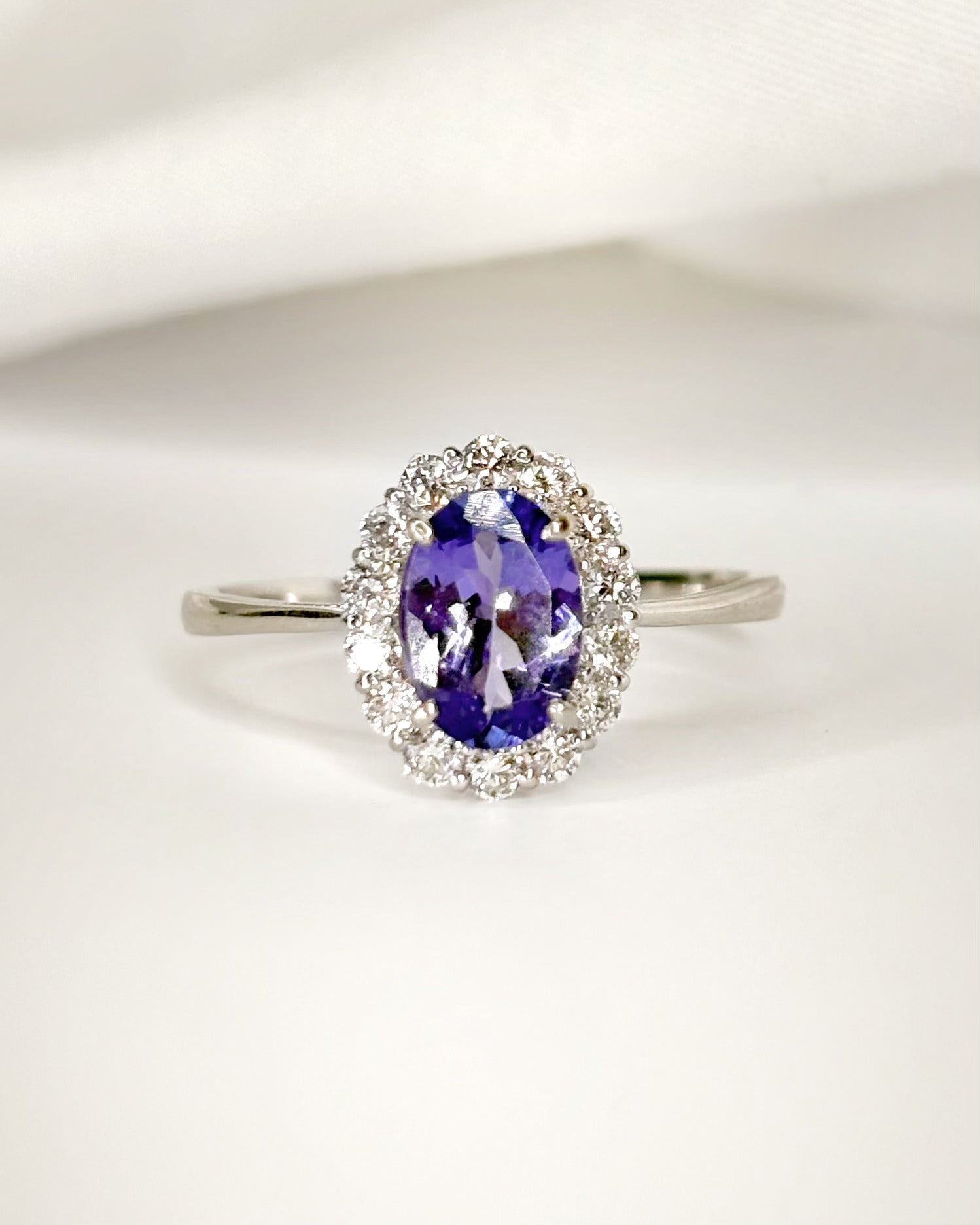 Bague Marguerite Tanzanite 0.93 carat & Diamants 0.31 carat "Haria" - Elliade Paris