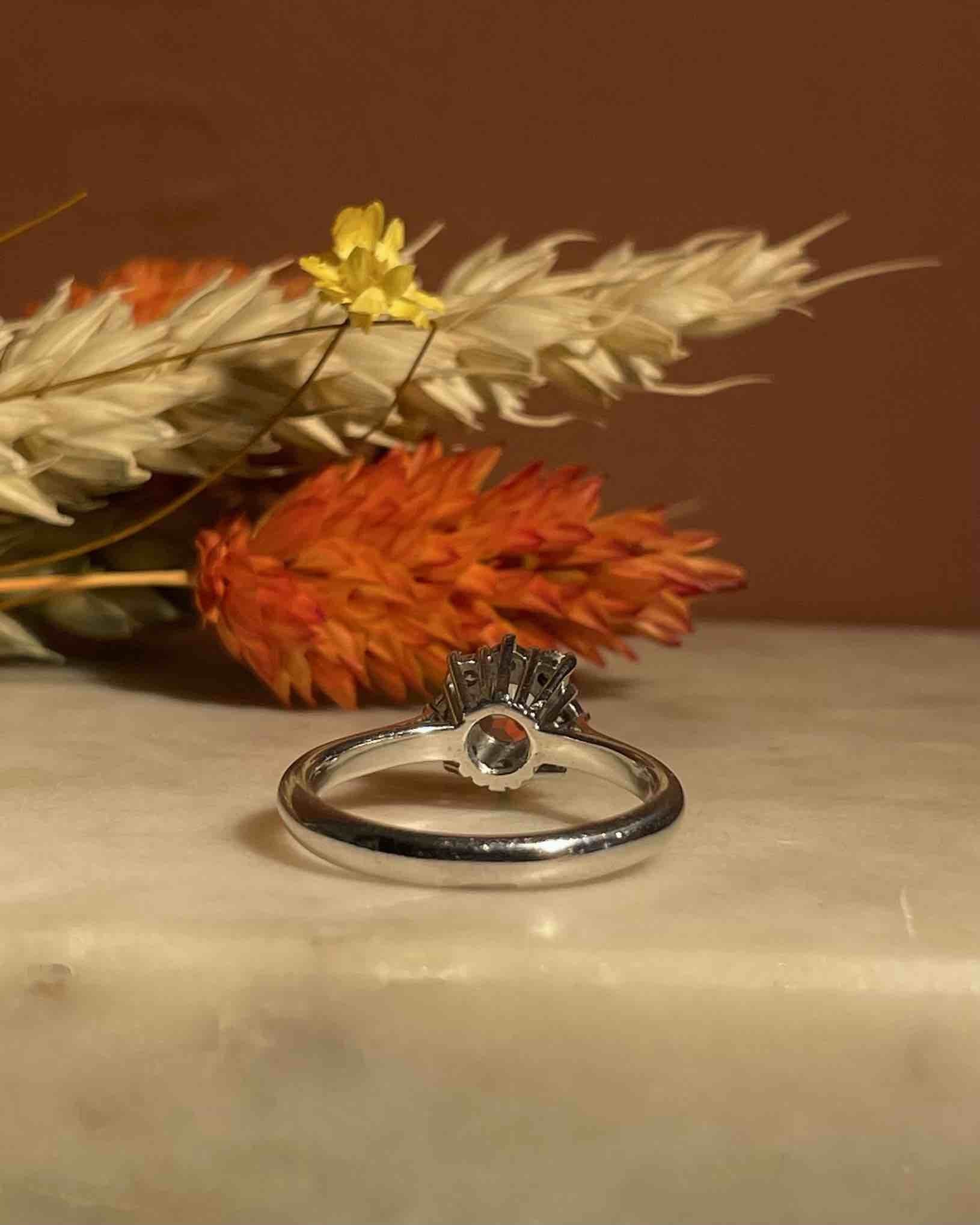Bague Marguerite Topaze 0.70 Carat et 8 Diamants "Karla" - Elliade Paris