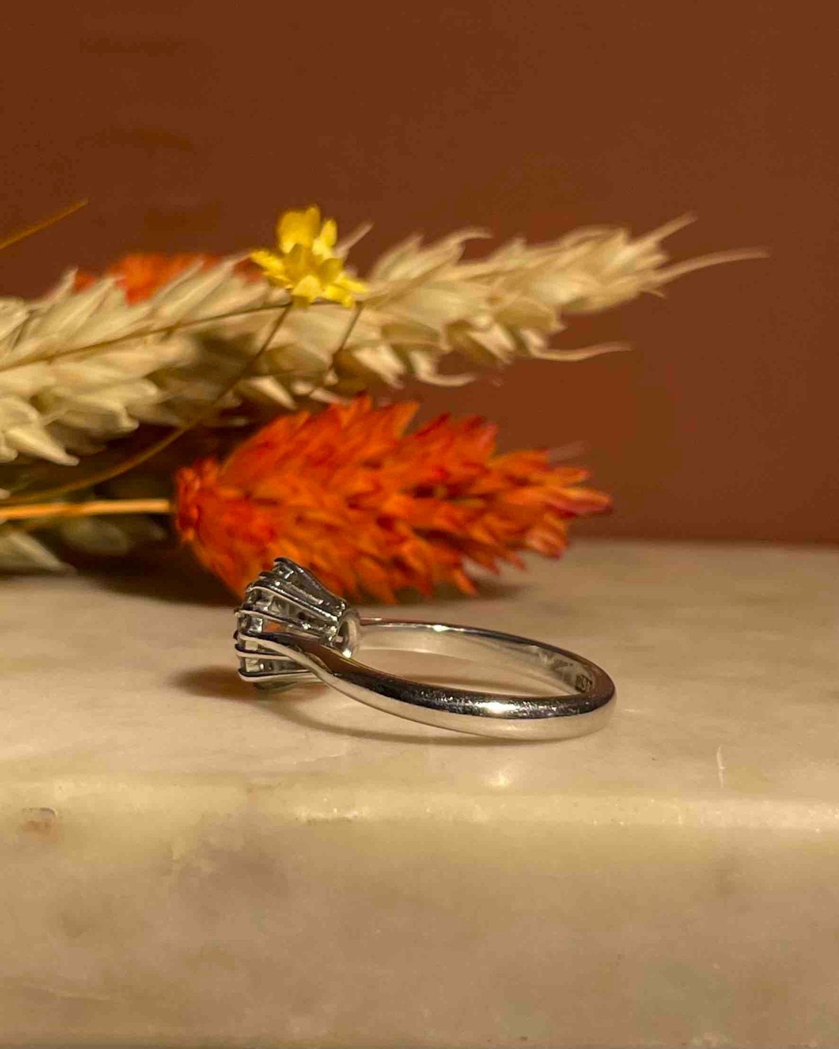 Bague Marguerite Topaze 0.70 Carat et 8 Diamants "Karla" - Elliade Paris