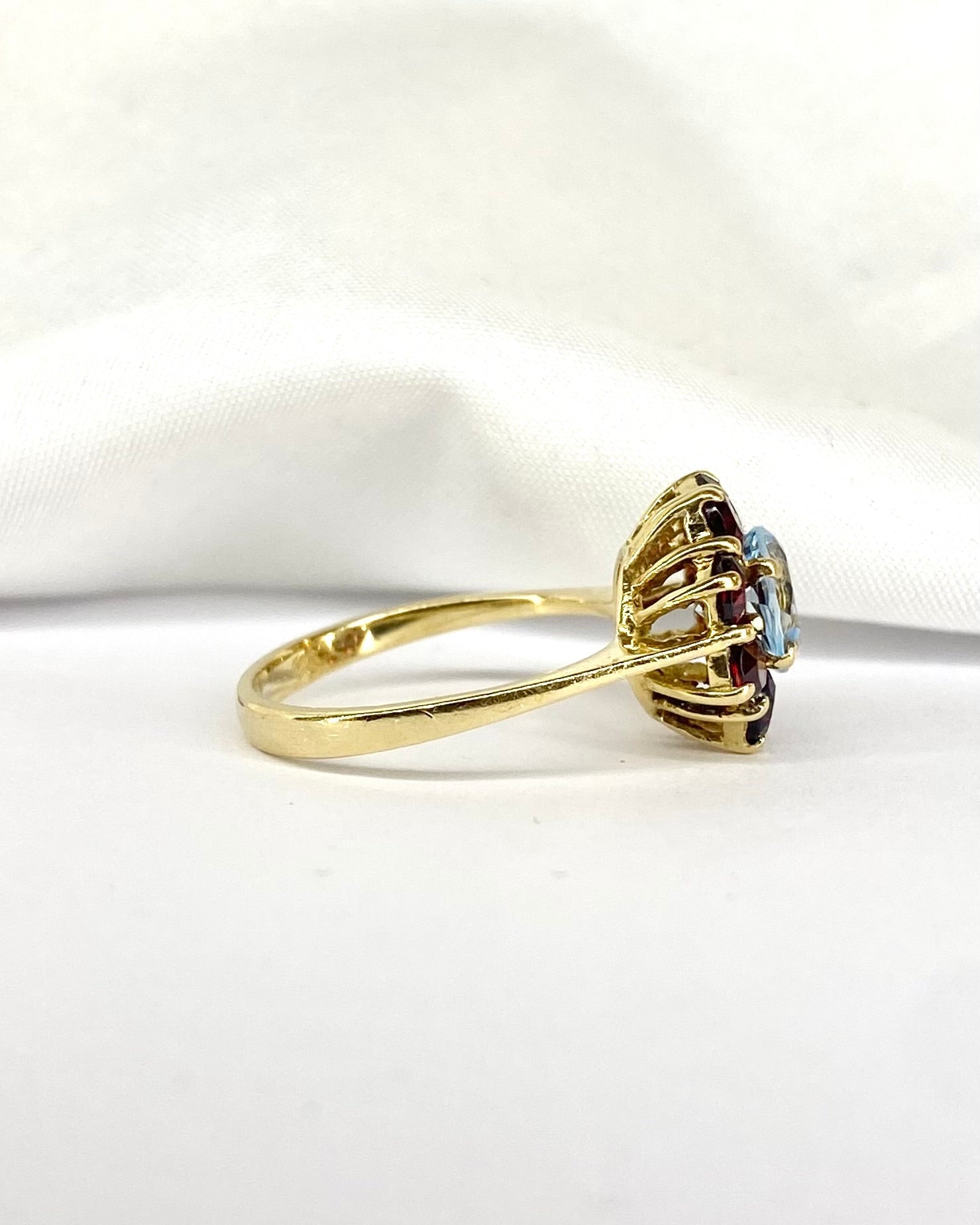 Bague Marguerite Topaze 1.56 carat & 8 Grenats "Natasha" - Elliade Paris