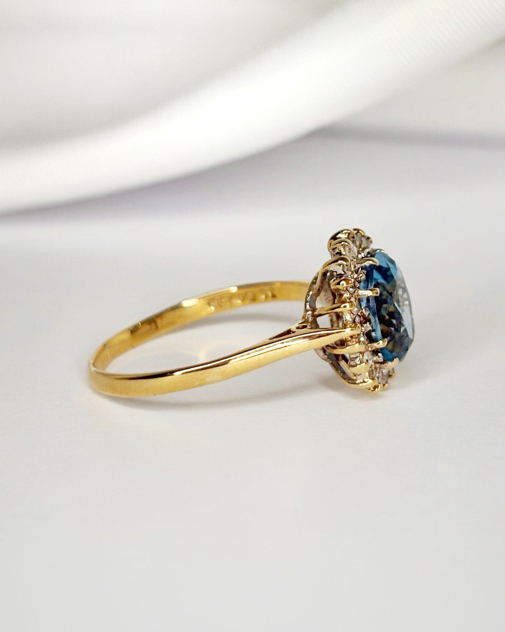 Bague Marguerite Topaze 1.70 carat & Diamants "Livia" - Elliade Paris