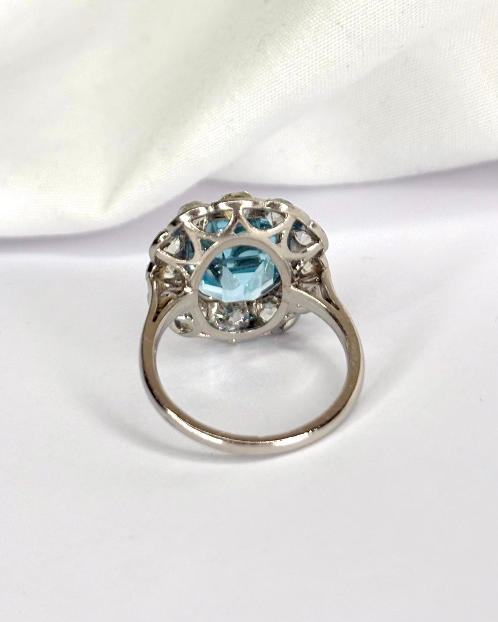 Bague Marguerite Topaze Sky Blue 9.33 carats & Diamants 3.25 carats "Adéline" - Elliade Paris