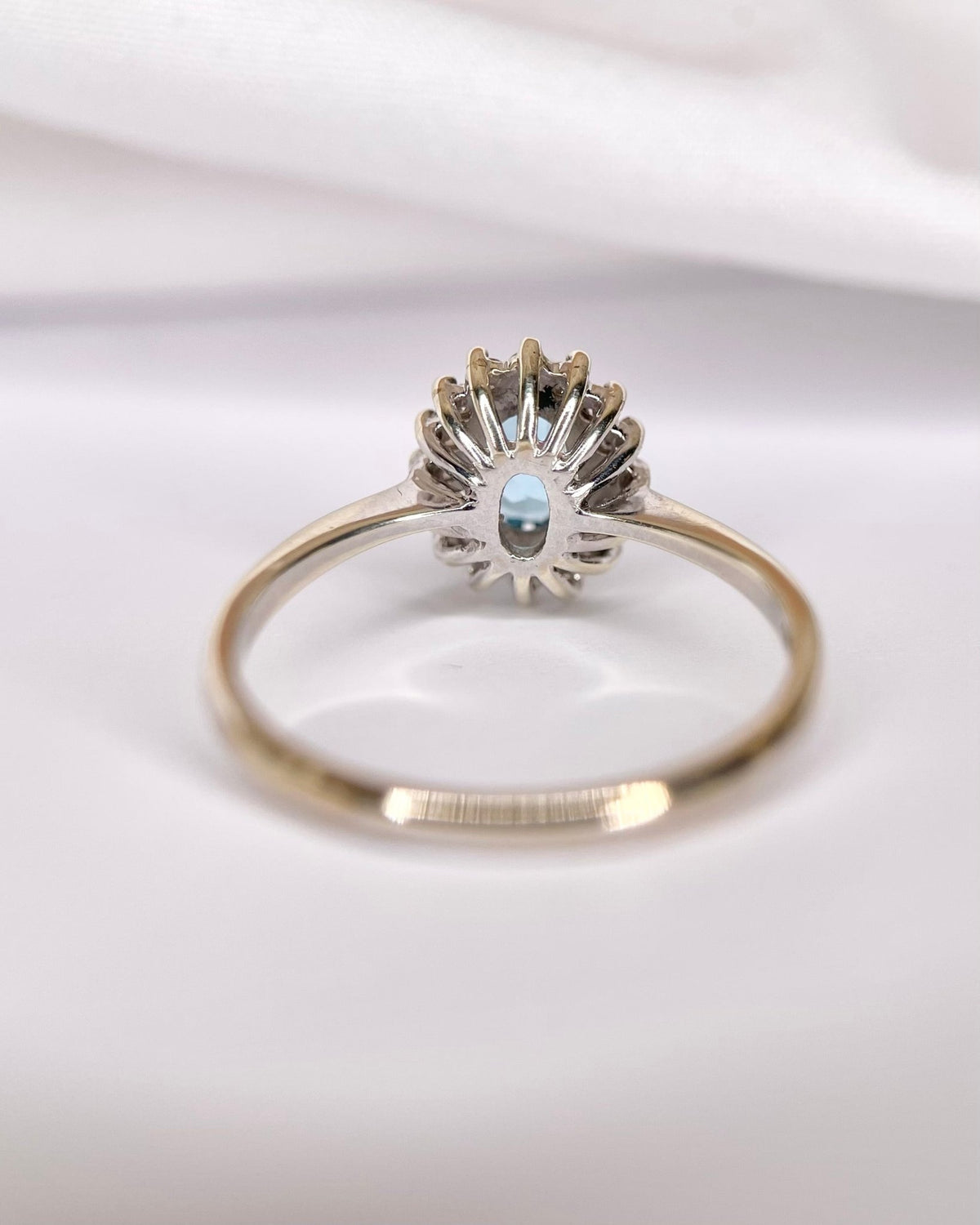 Bague Marguerite Topaze Swiss Blue 0.89 carat & Diamants 0.32 carat "Linda" - Elliade Paris