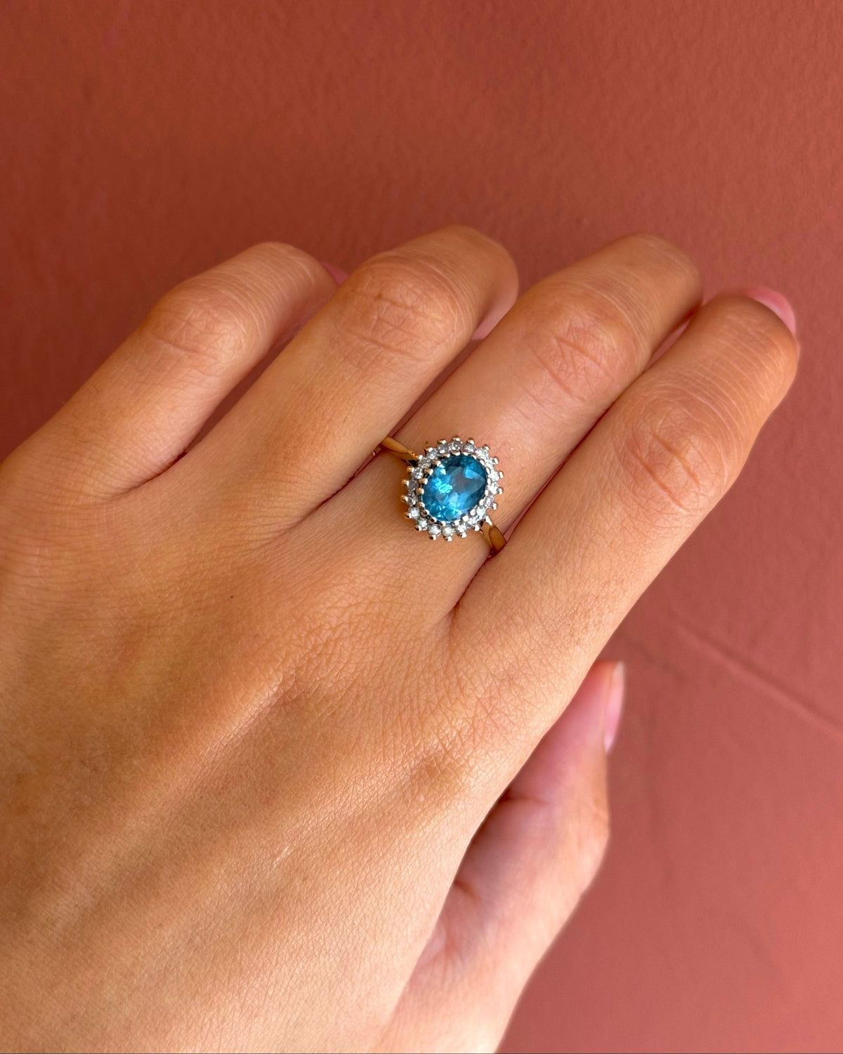 Bague Marguerite Topaze Swiss Blue 1.70 carat & Diamants "Manuela" - Elliade Paris