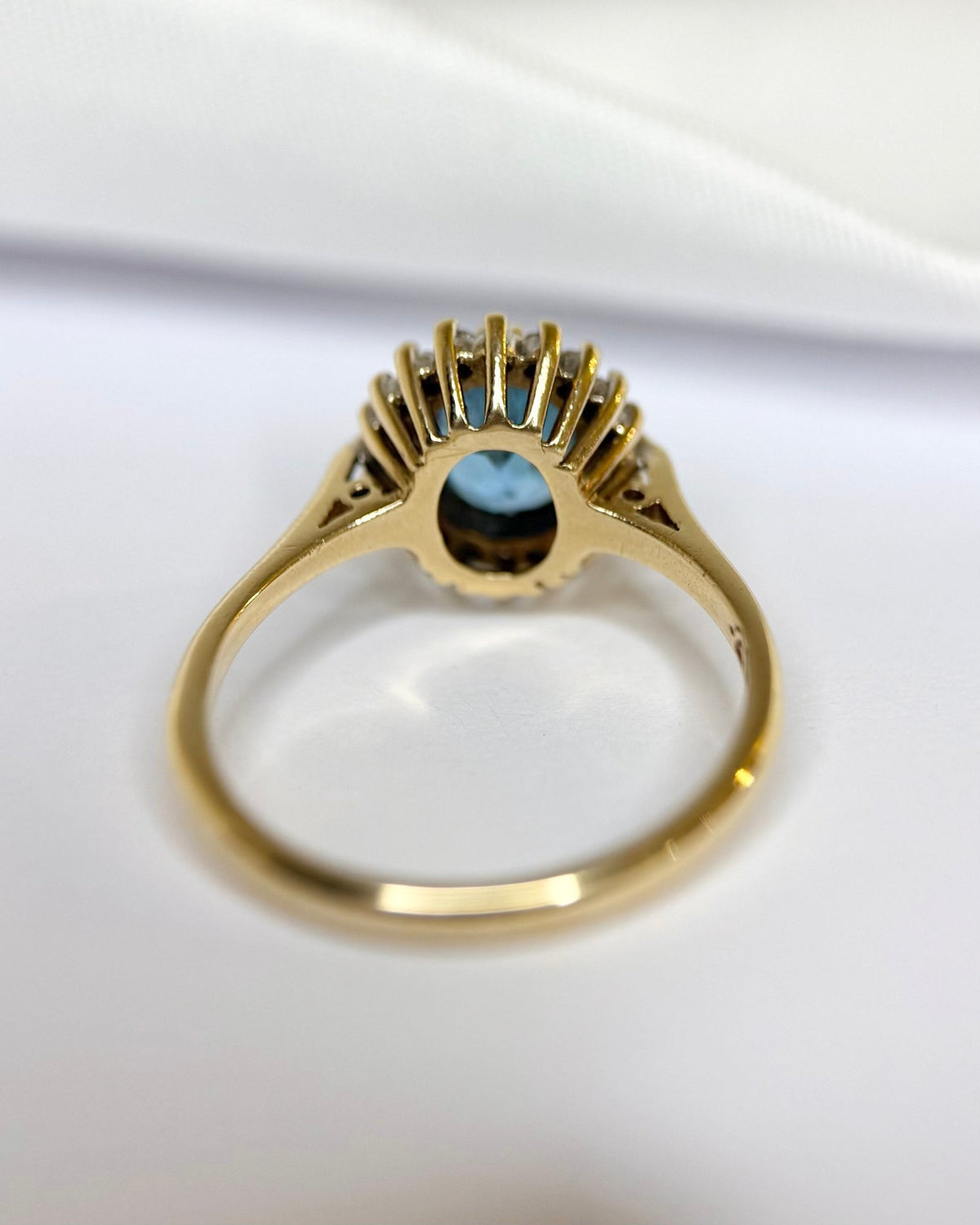 Bague Marguerite Topaze Swiss Blue 1.70 carat & Diamants "Manuela" - Elliade Paris