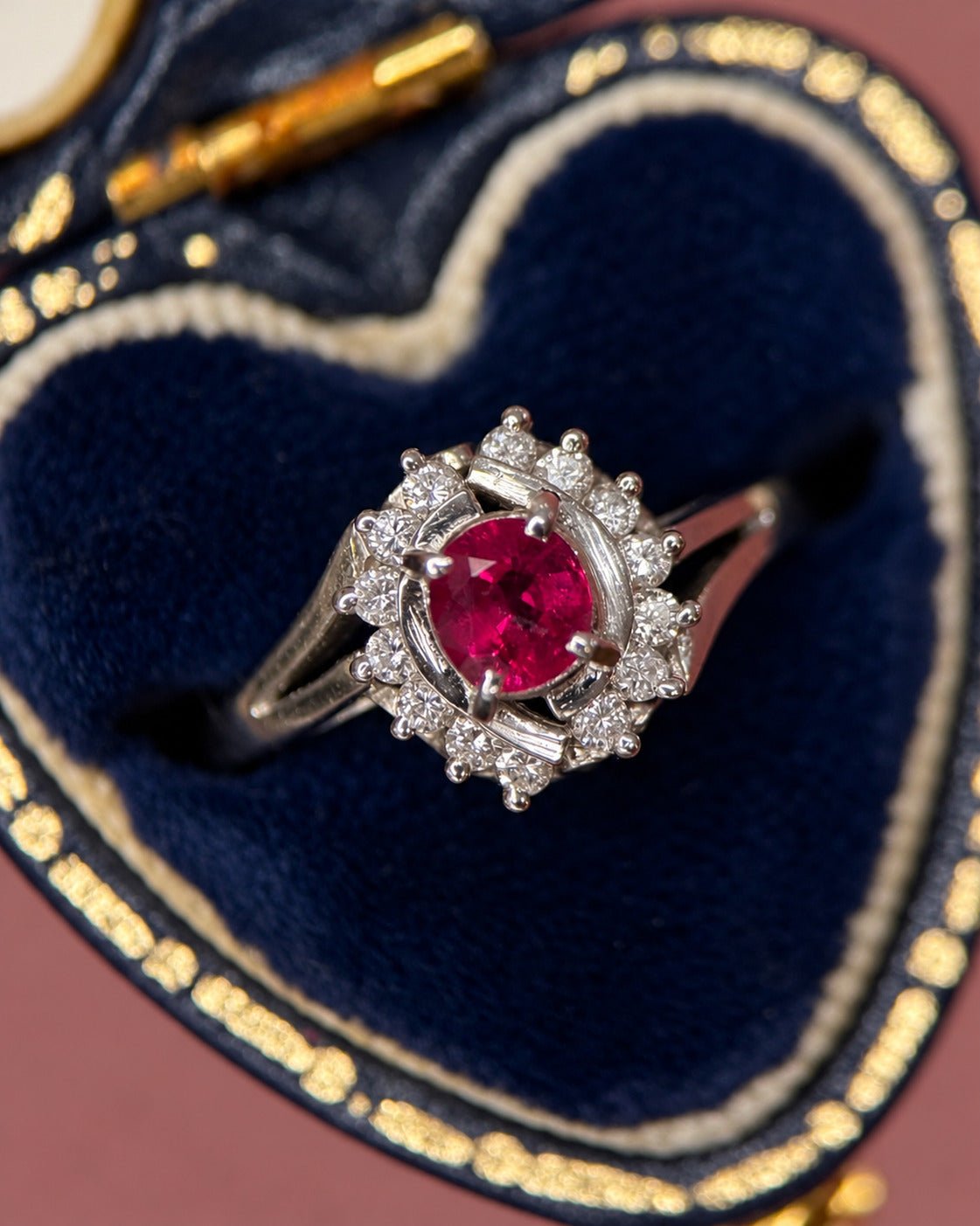 Bague Marguerite Tourbillon Rubis & Diamants "Sydney" - Elliade Paris