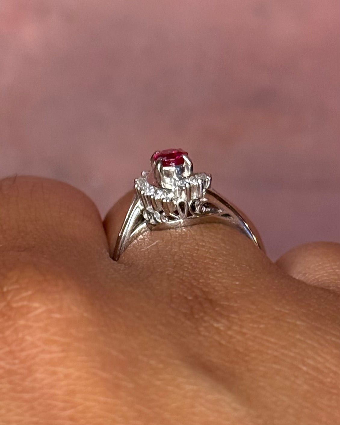 Bague Marguerite Tourbillon Rubis & Diamants "Sydney" - Elliade Paris