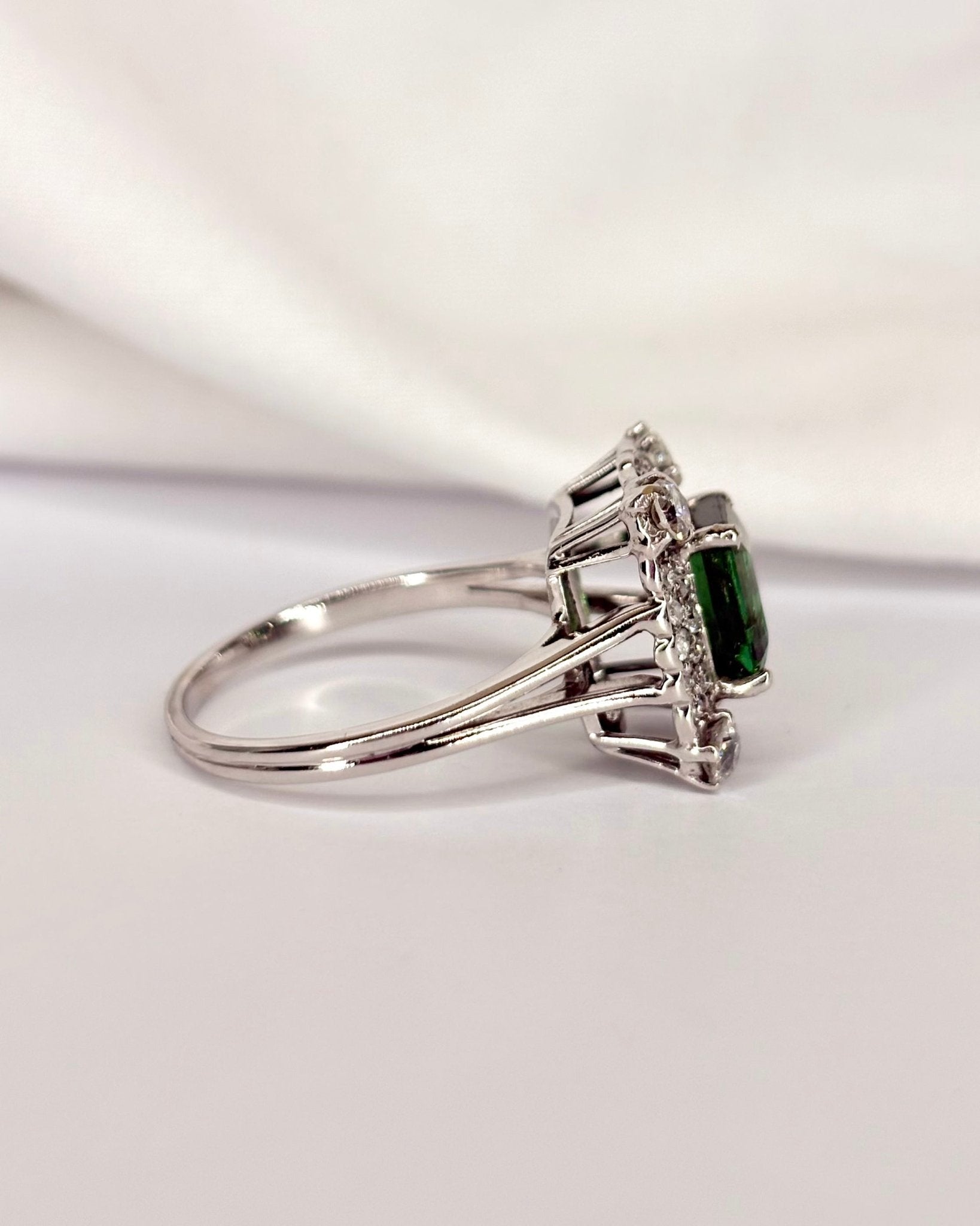 Bague Marguerite Tourmaline 2.22 carats & Diamants 0.60 carat "Reina" - Elliade Paris
