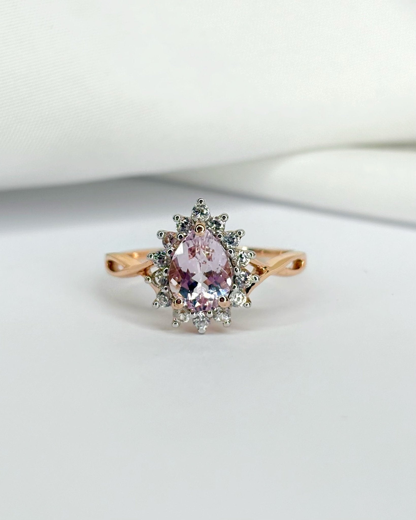 Bague Marguerite Tourmaline Rose 1.30 carat & 14 Topazes Blanches "Ginevra" - Elliade Paris