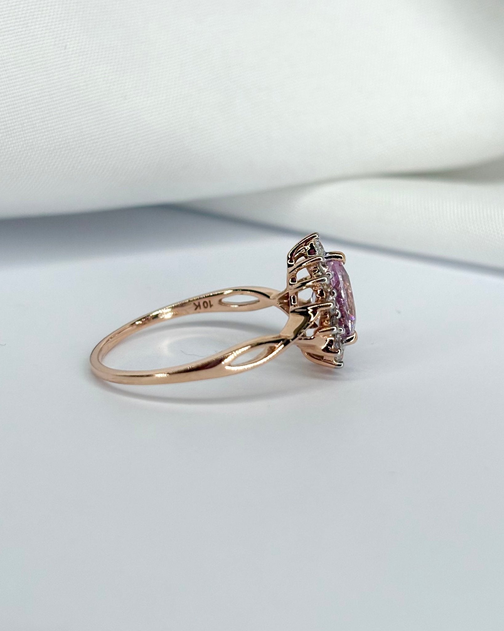 Bague Marguerite Tourmaline Rose 1.30 carat & 14 Topazes Blanches "Ginevra" - Elliade Paris