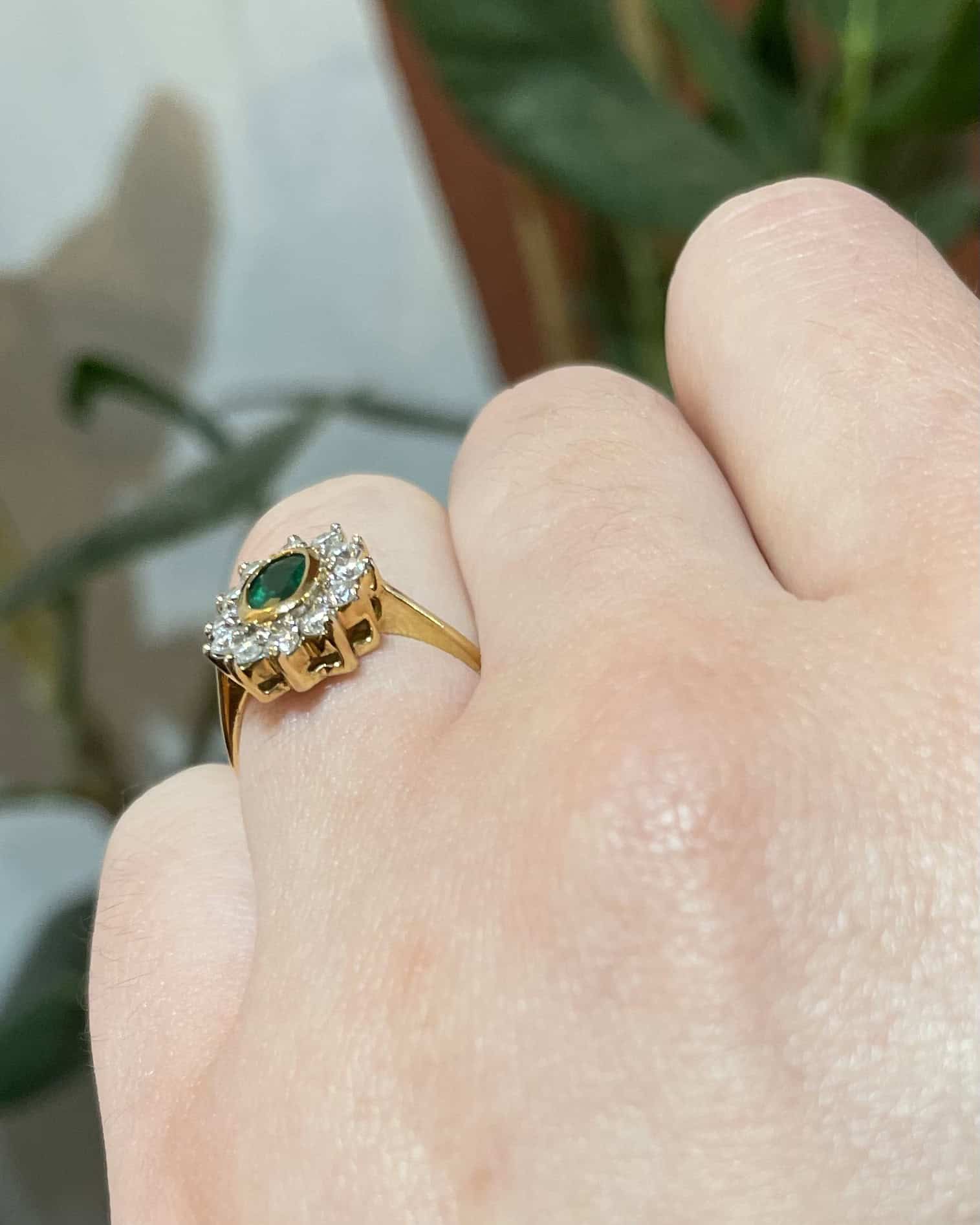 Bague Marguerite Émeraude & Diamants 0.60 carat "Ivana" - Elliade Paris