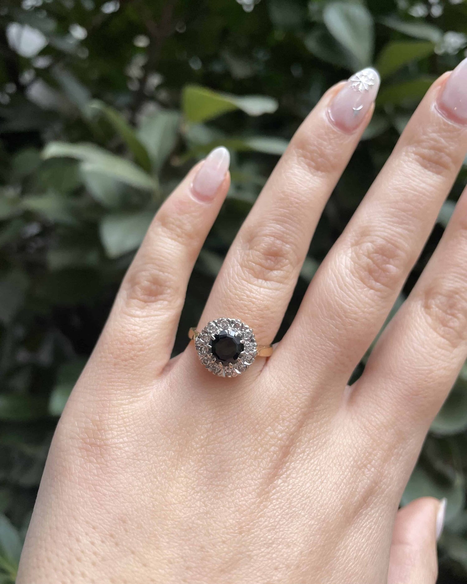 Anillo "Isla" de turmalina y margarita de diamantes de 1,85 quilates