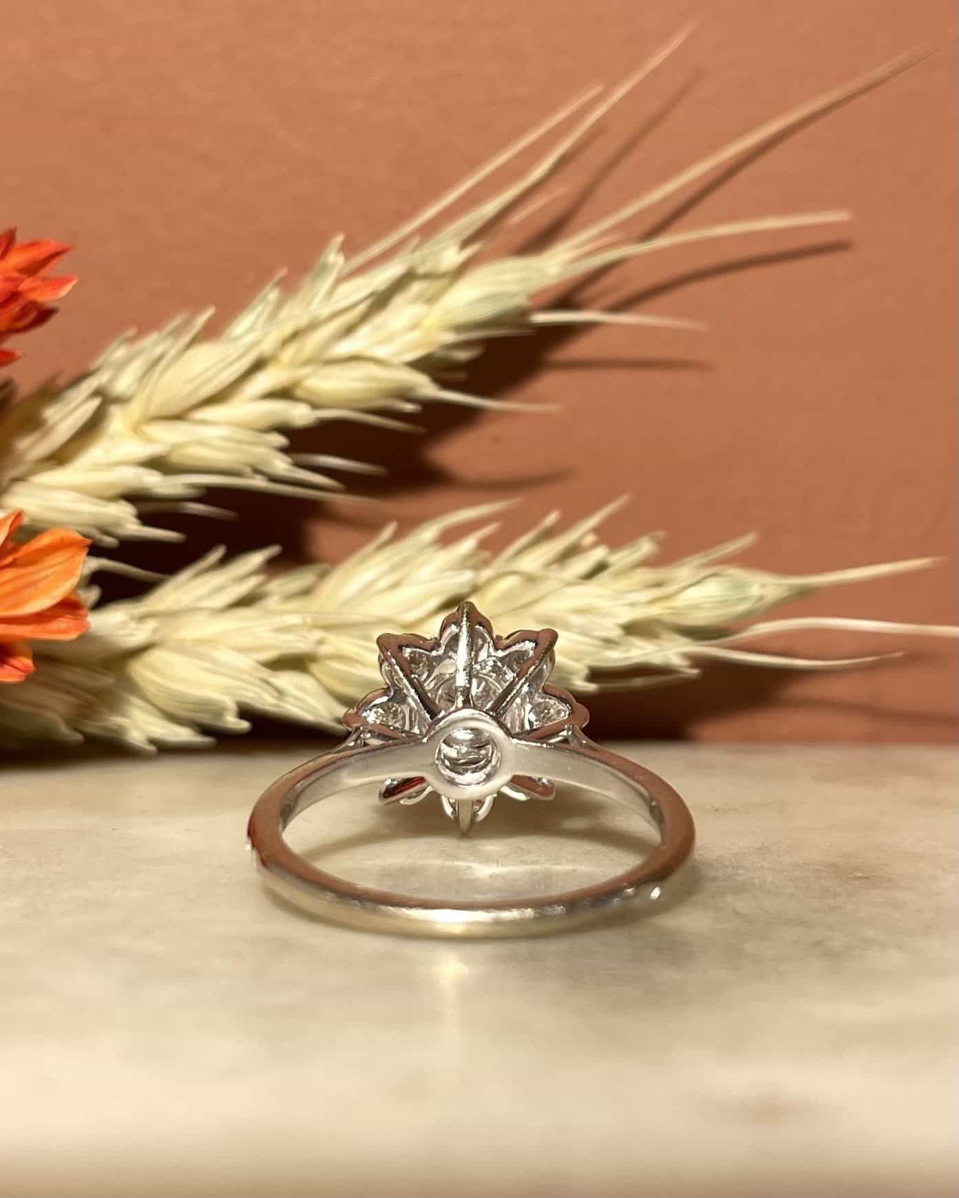Bague Marguerite Vintage Diamants 0.94 carat "Daniella" - Elliade Paris