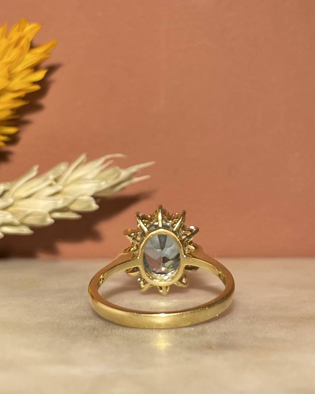 Anillo "Celestia" con margaritas de topacio y diamantes de 2,30 quilates