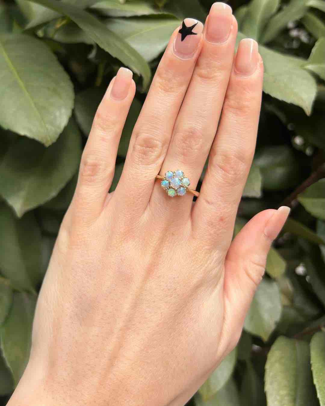 Bague Marguerite Vintage Opales 0.62 carat "Liora" - Elliade Paris