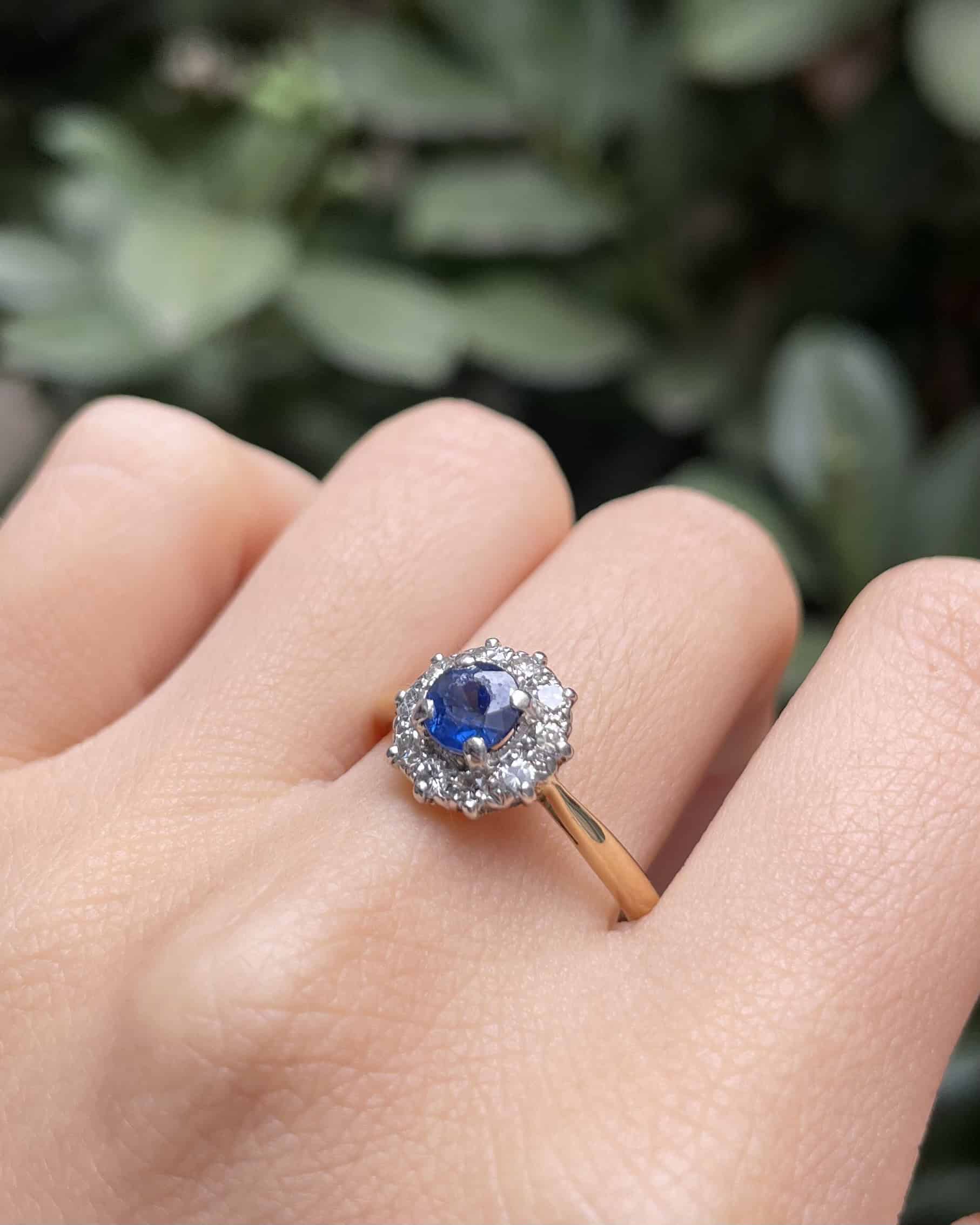 Anillo de zafiro margarita de 0,60 quilates y diamantes de 0,30 quilates "Ghaya"