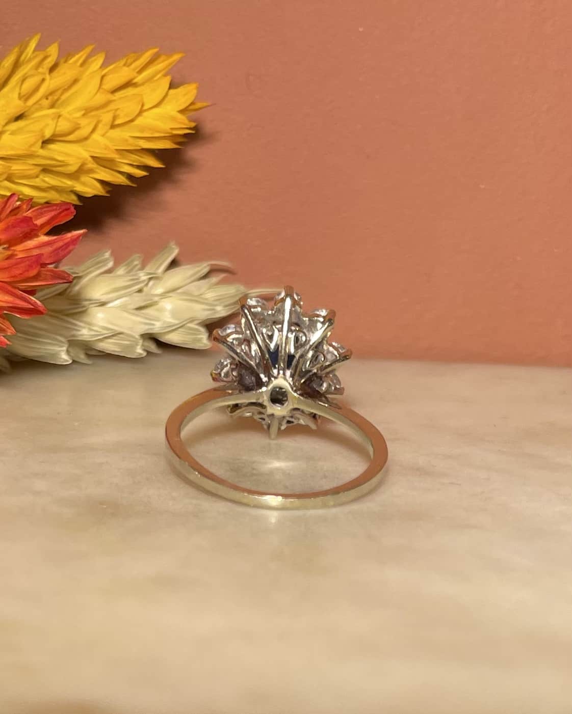 Anillo "Giovanka" con margaritas de zafiro y diamantes