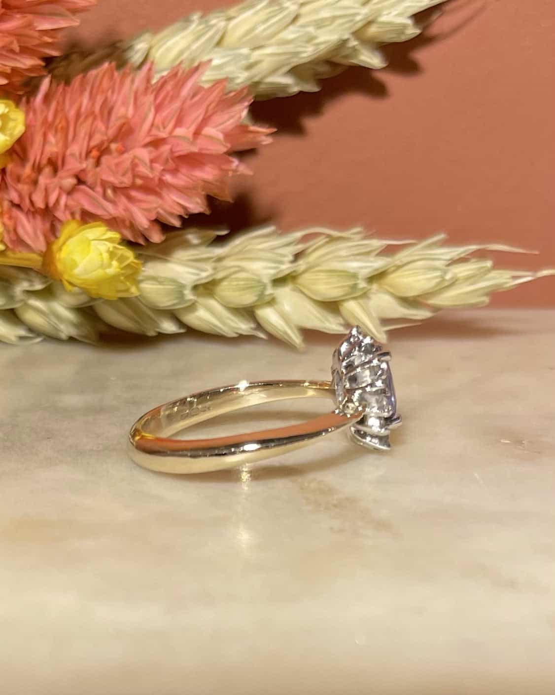 Anillo "Laura" de tanzanita y margarita de diamantes de 0,60 quilates