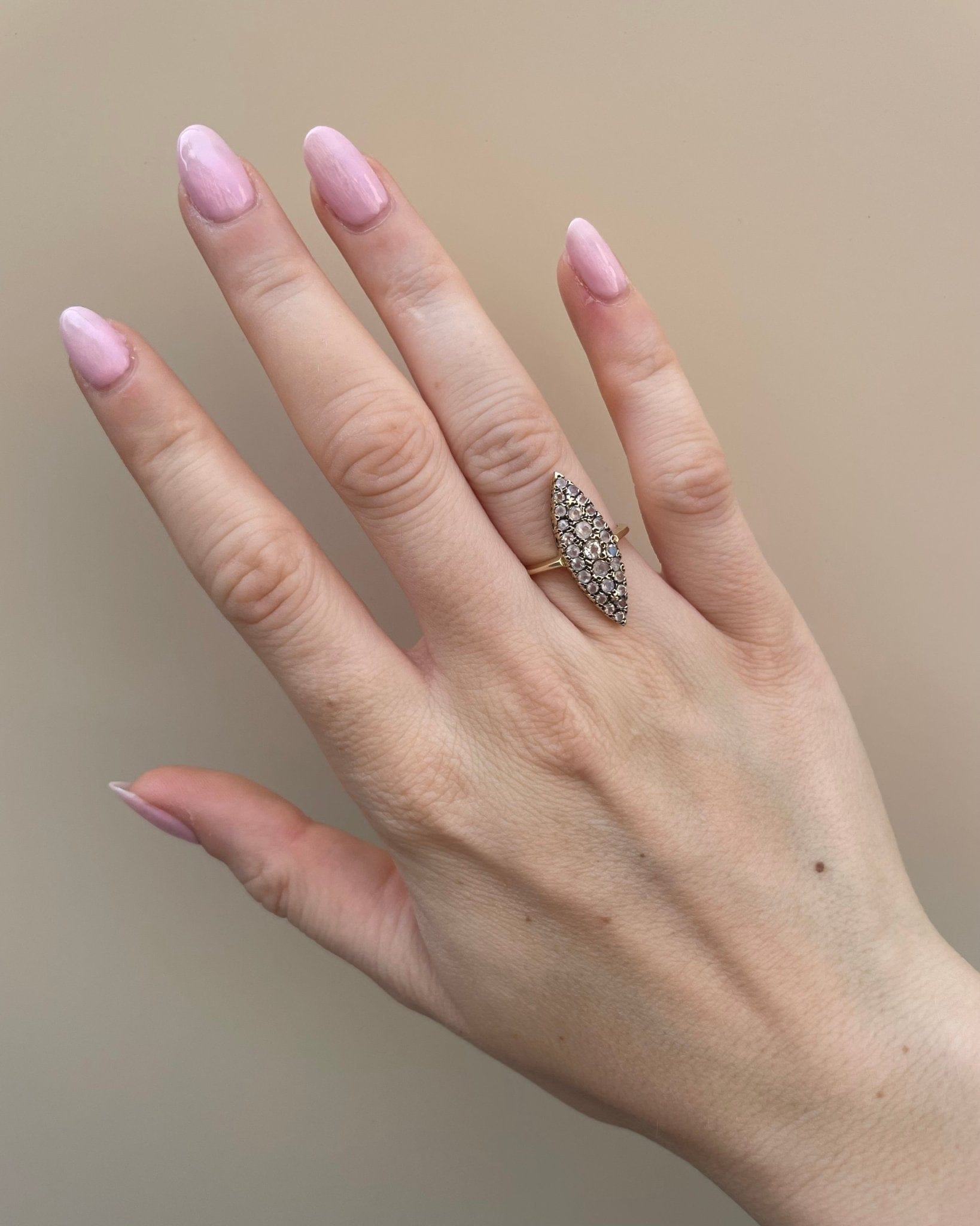 Bague Marquise 27 Pierres de Lune 0.90 carat “Luna” - Elliade Paris