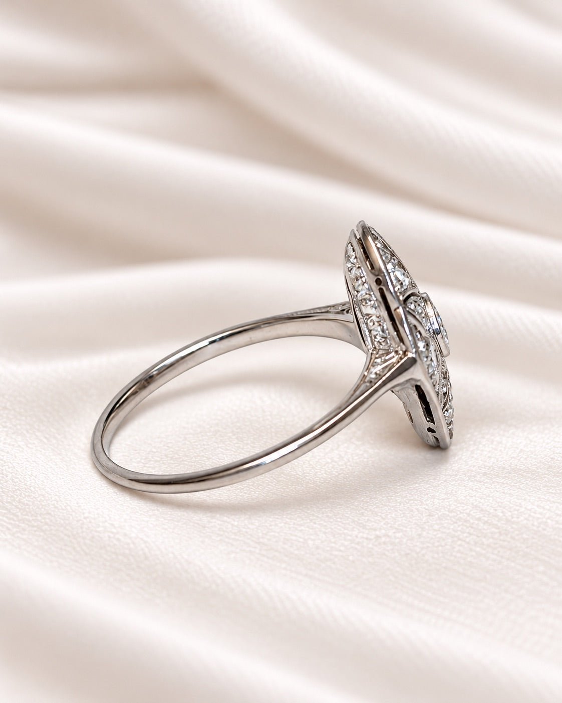 Bague Marquise Art-Déco Diamants 0.22 carat "Cassiella" - Elliade Paris