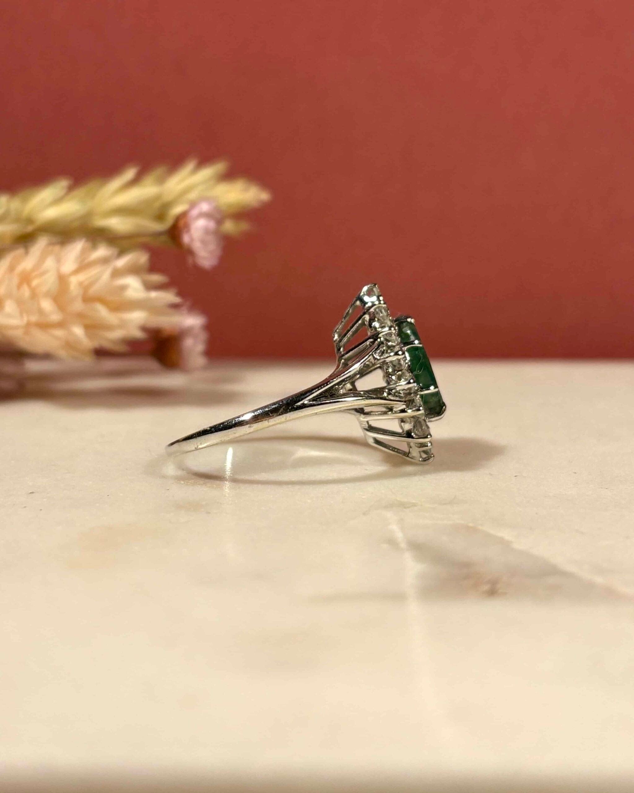 Bague Marguerite Émeraude 0.45 carat & Diamants "Maéa" - Elliade Paris