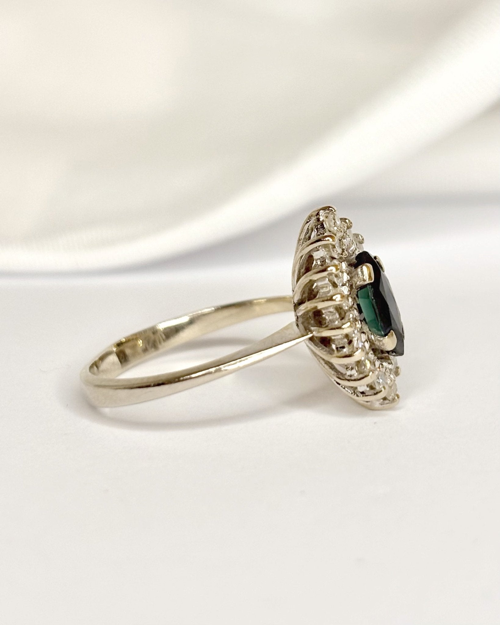 Bague Marquise Saphir 0.60 carat & Diamants "Aurore" - Elliade Paris