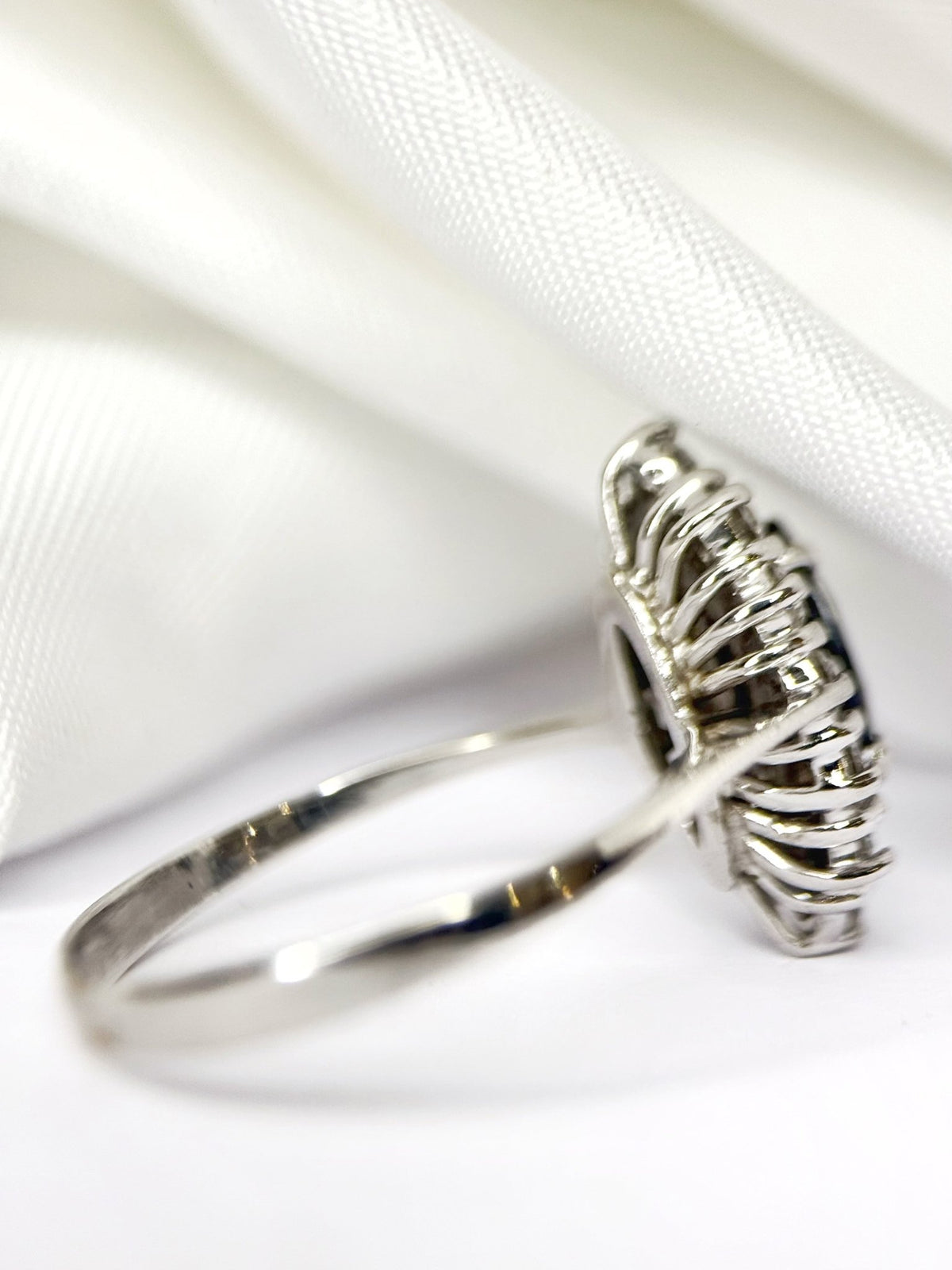 Bague Marquise Saphir 0.62 carat & Diamants 0.36 carat "Eglantine" - Elliade Paris