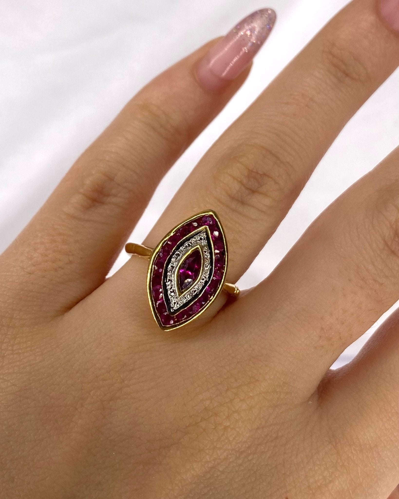 Bague Marquise Style Art Déco Rubis 1.08 carat "Sissy" - Elliade Paris