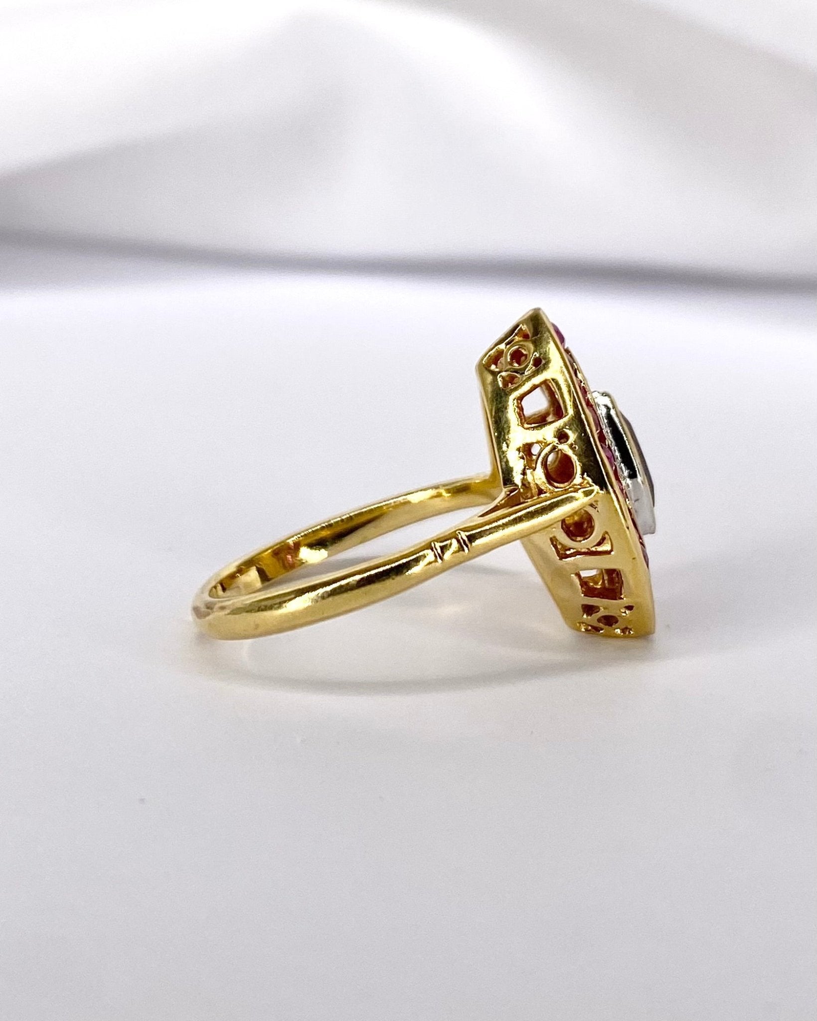 Bague Marquise Style Art Déco Rubis 1.08 carat "Sissy" - Elliade Paris