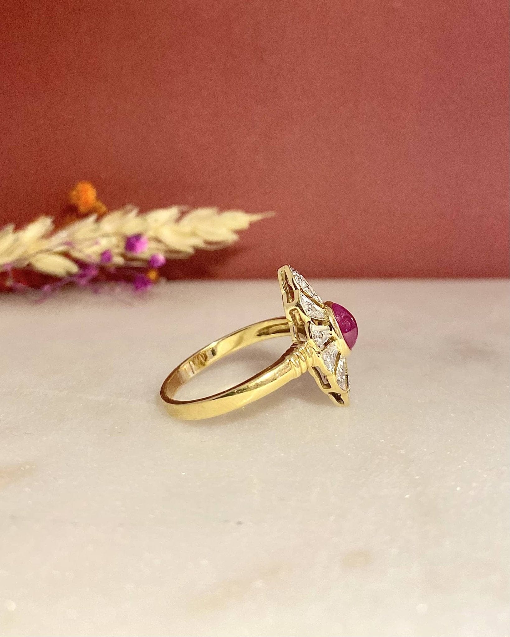 Bague Marquise style Art - Déco Rubis Cabochon & Diamants " Valentine" - Elliade Paris