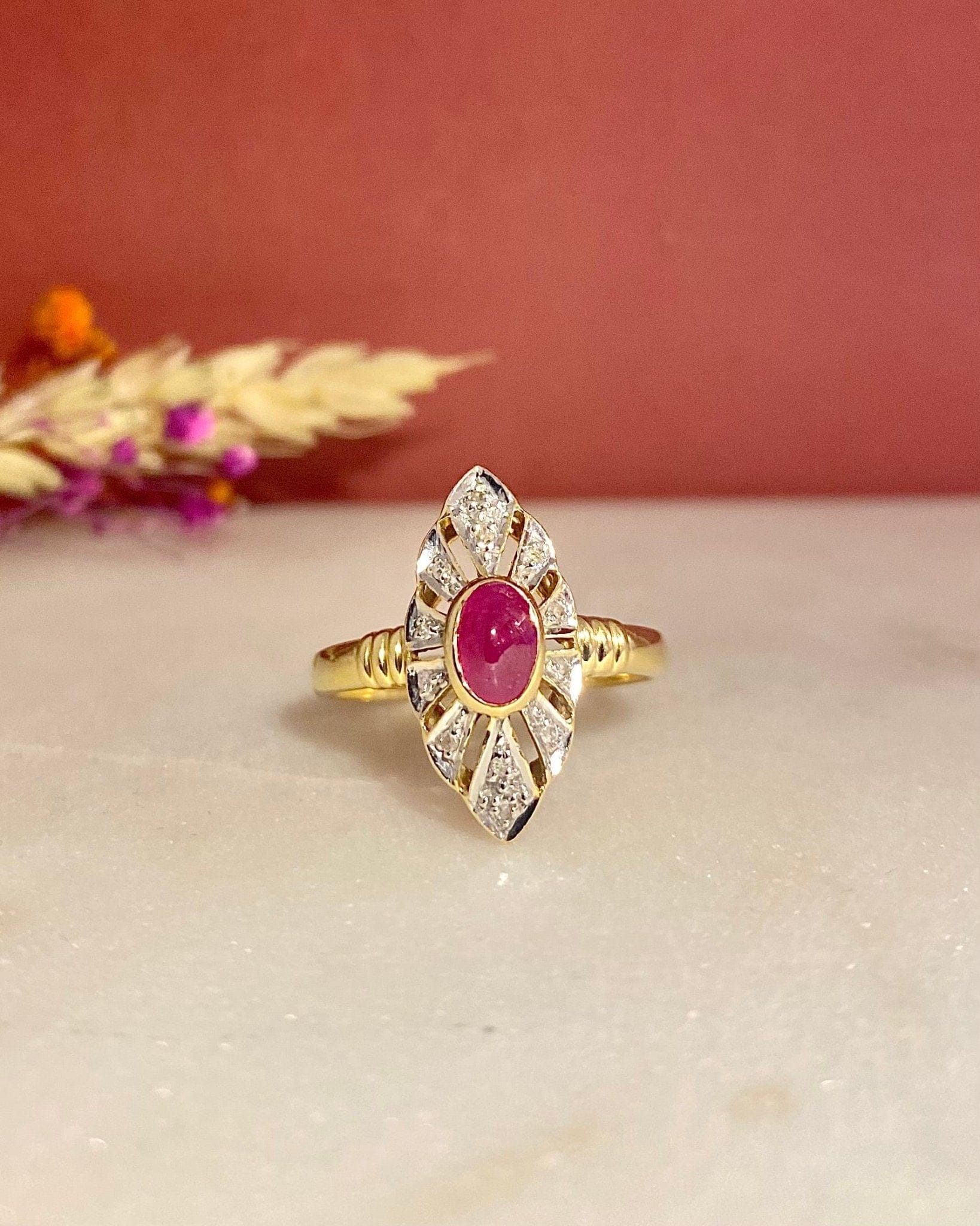 Bague Marquise style Art - Déco Rubis Cabochon & Diamants " Valentine" - Elliade Paris