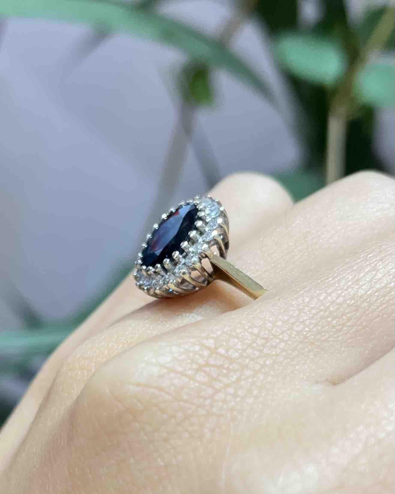 Anillo "Kendy" con margaritas de zafiro y diamantes de 2,10 quilates