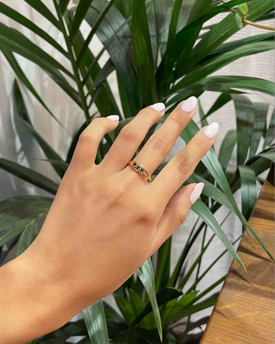 Anillo de trilogía de zafiros "Jiliane"
