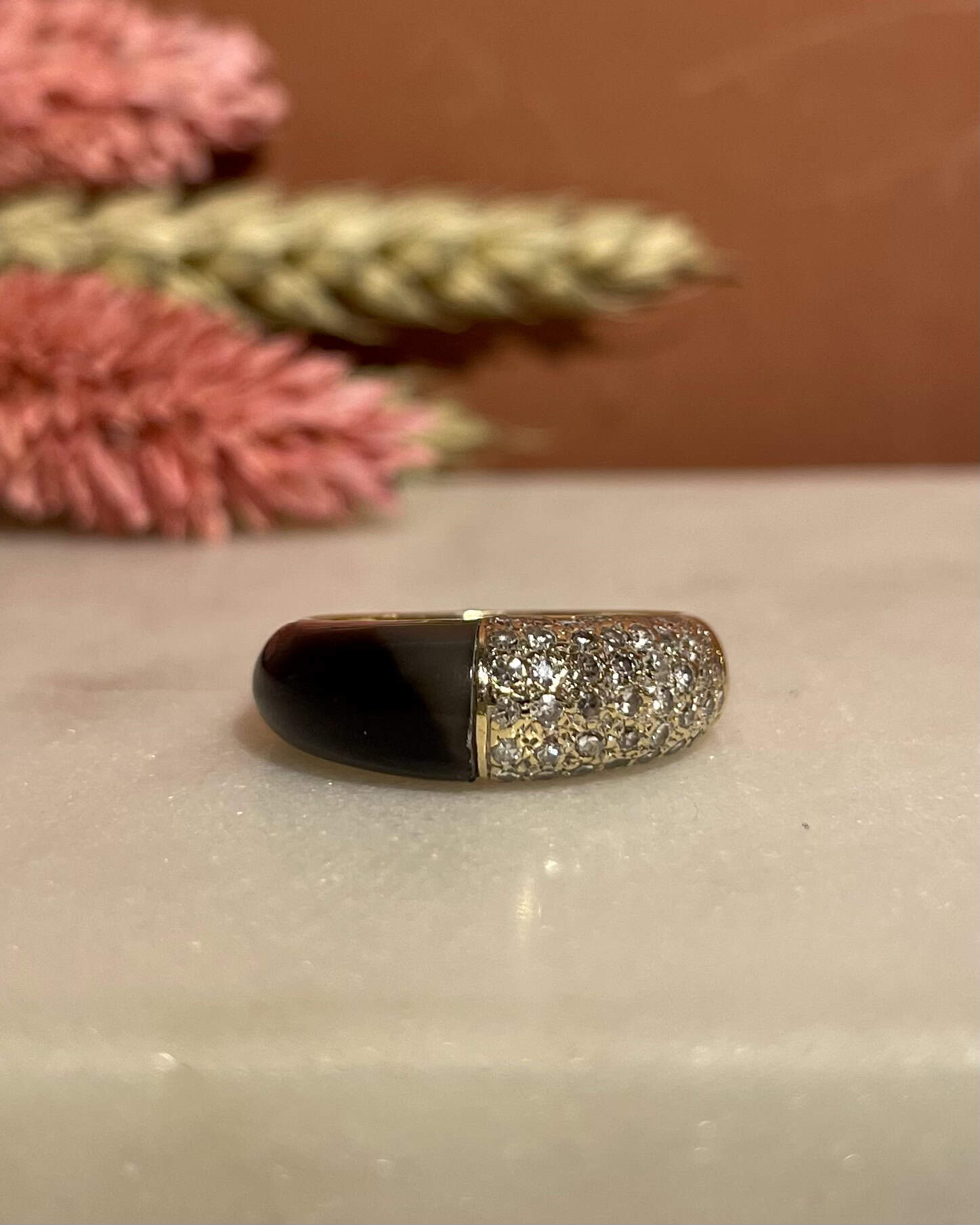 Bague Nina Ricci Jonc Onyx et 48 Diamants "Berna" - Elliade Paris