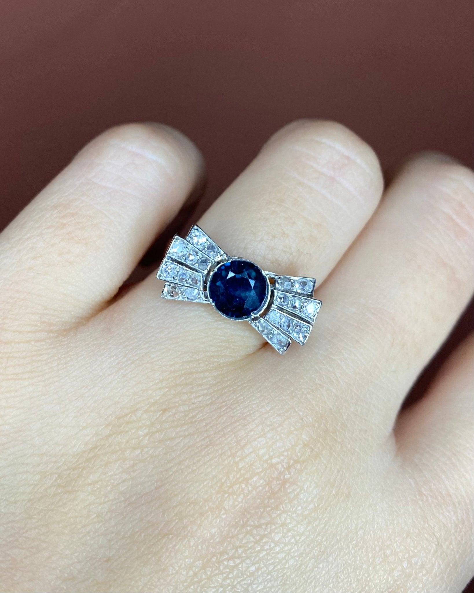 Bague Nœud Saphir 1.10 carat & 20 Diamants "Laure" - Elliade Paris