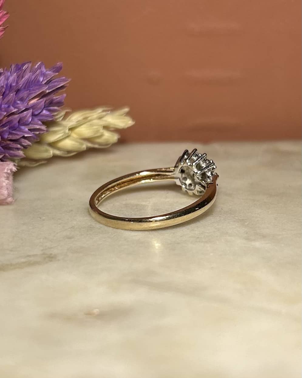 Anillo "Louella" con 19 diamantes y margaritas