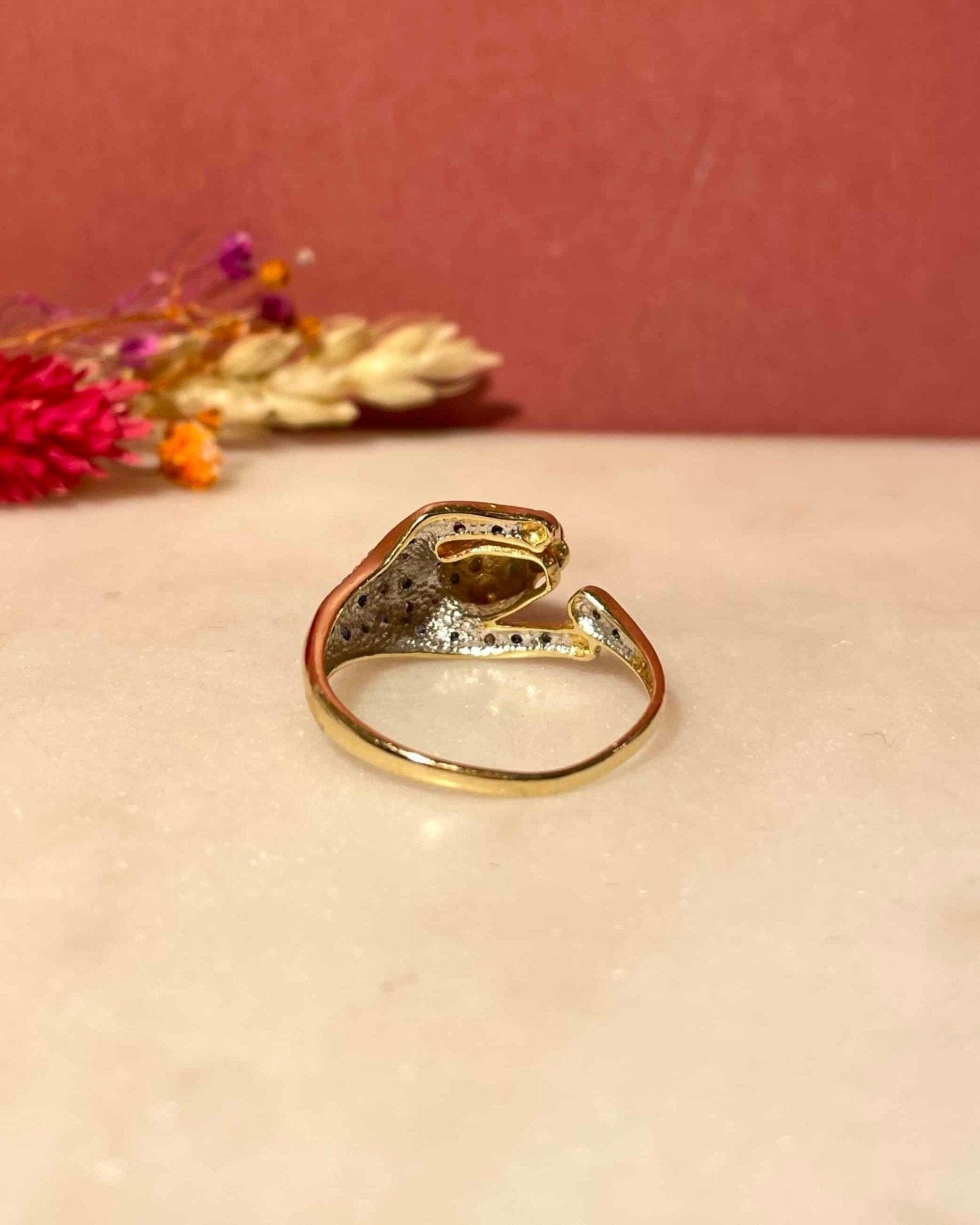 Bague Panthère Saphirs, Emeraude et Diamants "Camille" - Elliade Paris