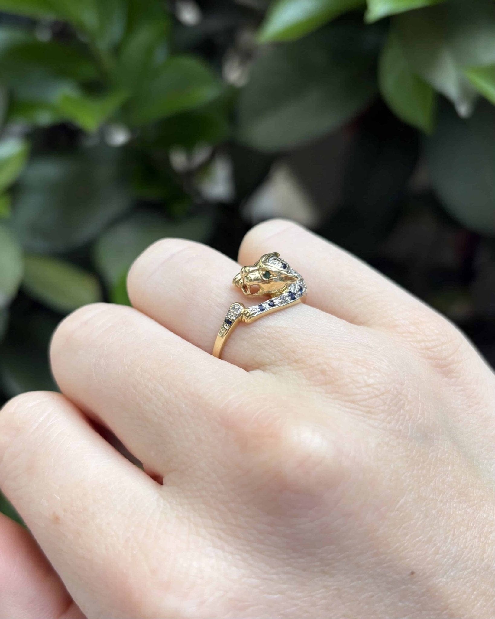 Bague Panthère Saphirs, Emeraude et Diamants "Camille" - Elliade Paris