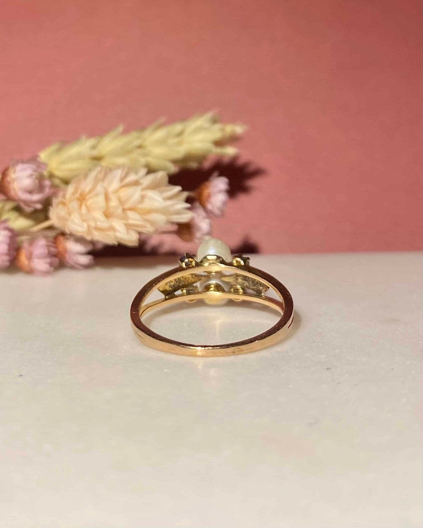 Bague Perles, Saphirs, Emeraudes & Diamants "Louisa" - Elliade Paris