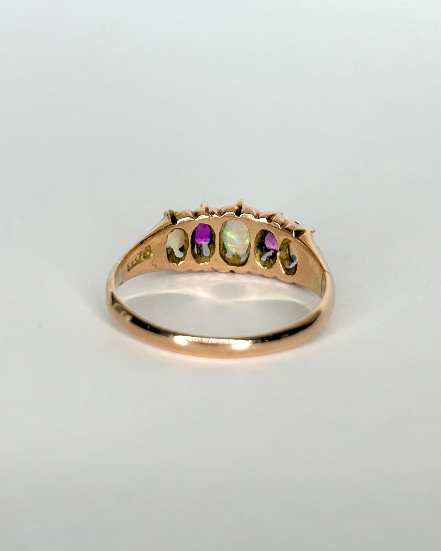 Bague Rivière 3 Opales & 2 Rubis "Sasha" - Elliade Paris
