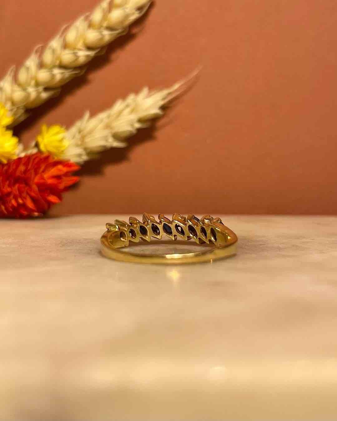 Bague Rivière 5 Saphirs & 8 Diamants "Liona" - Elliade Paris