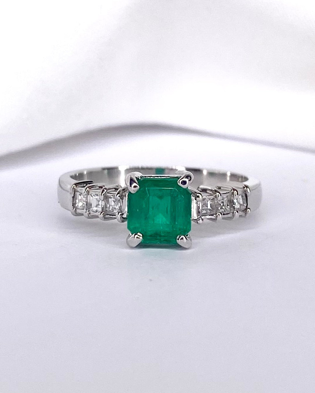 Bague Rivière Émeraude 1.15 carat & Diamants "Tania" - Elliade Paris