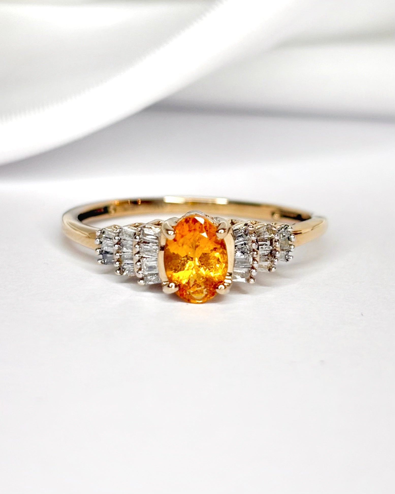 Bague Rivière Grenat Spessartite 1.10 carat & Diamants 0.25 carat "Loïs" - Elliade Paris