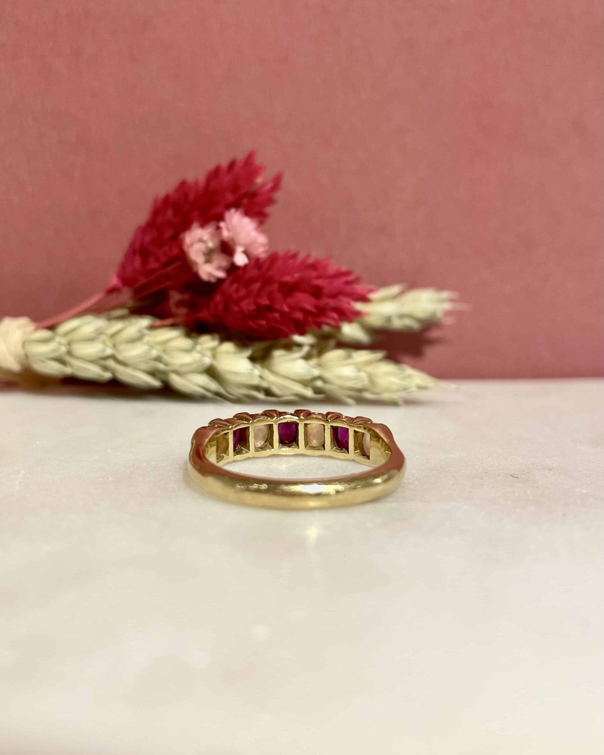 Anillo de río "Gemma" con rubí, ópalo y diamantes