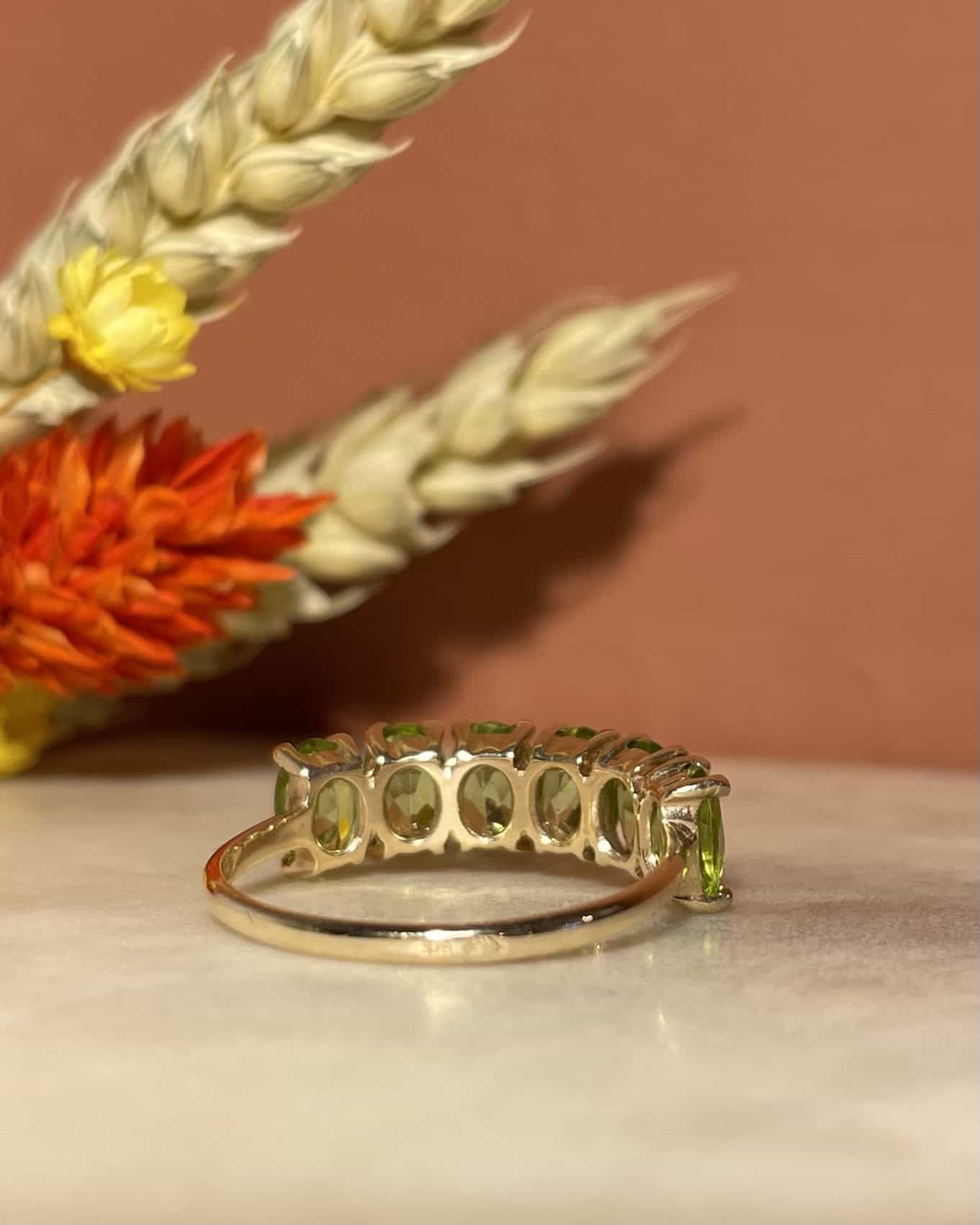 Bague Rivière péridots 3 carats "Svetlana" - Elliade Paris