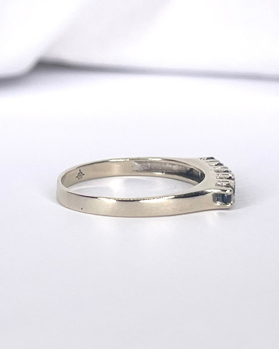 Bague Rivière Saphirs 0.30 carat "Lara" - Elliade Paris