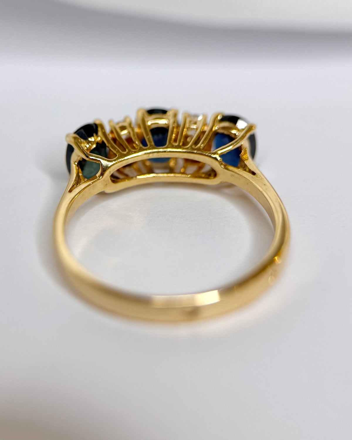 Bague Rivière Saphirs 2 carats & Diamants 0.24 carat "Maude" - Elliade Paris