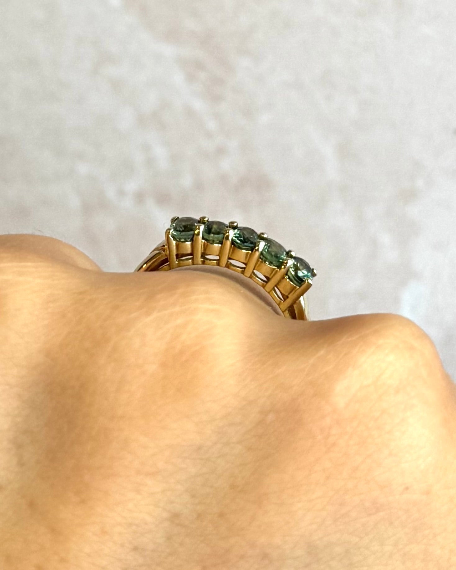 Bague Rivière Saphirs Verts 1.26 carat "Sonia" - Elliade Paris