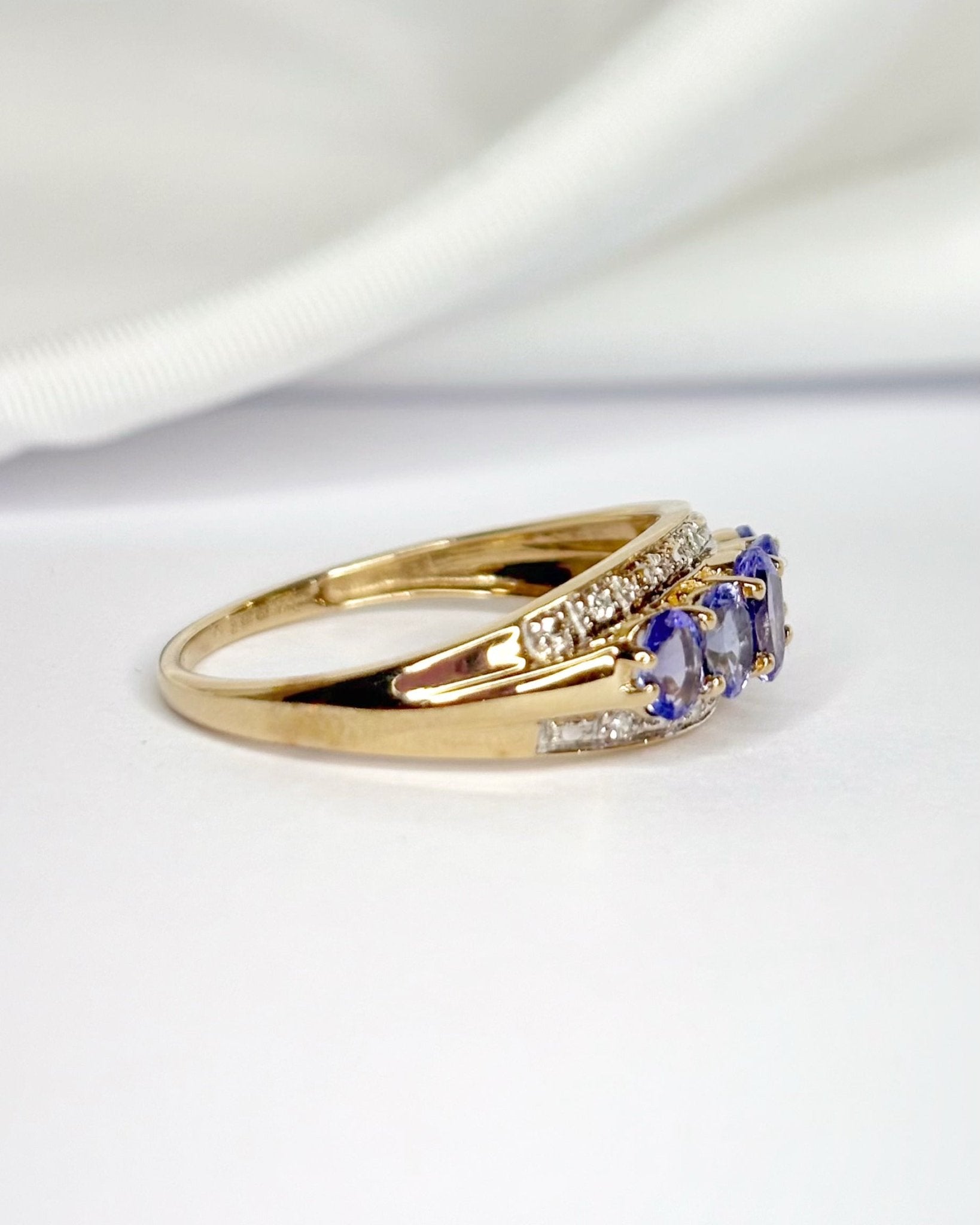 Bague Rivière Tanzanites 1 carat & Diamants "Vivianne" - Elliade Paris